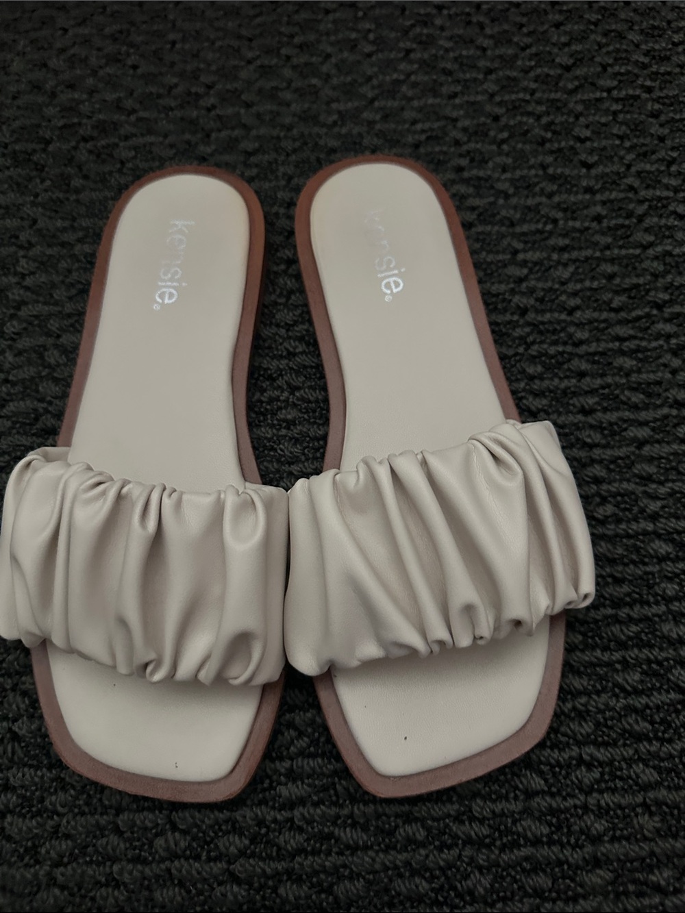 Kensie Cloe Cream Ruched Slide Sandals with Brown Trim